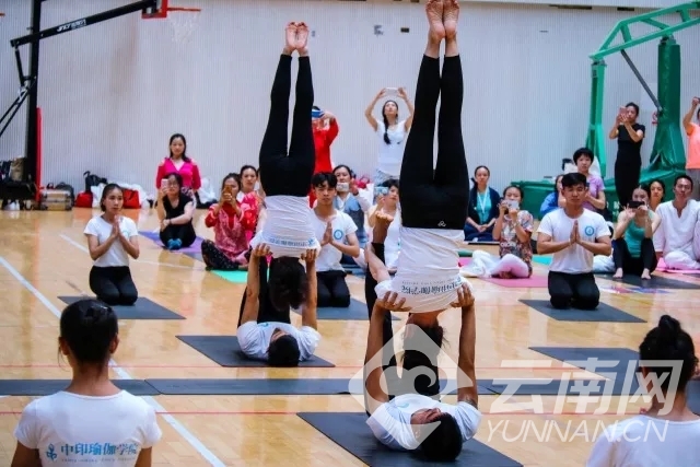 云南民族大学中印瑜伽学院建院三星空体育app周年暨国际瑜伽日系列活动启动(图2)