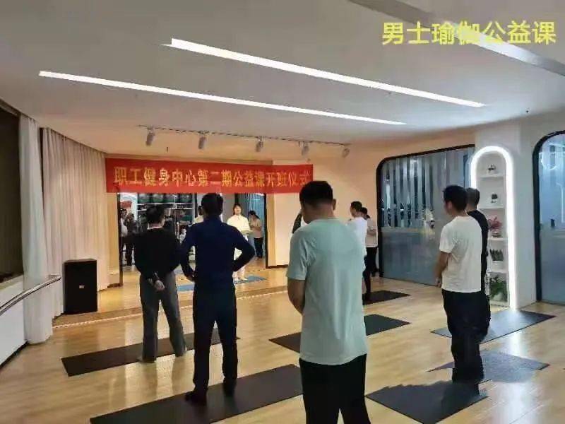 我为职工群众办实事] 学史力行践初心于都星空体育在线入口县工人文化宫开设公益培训(图2)