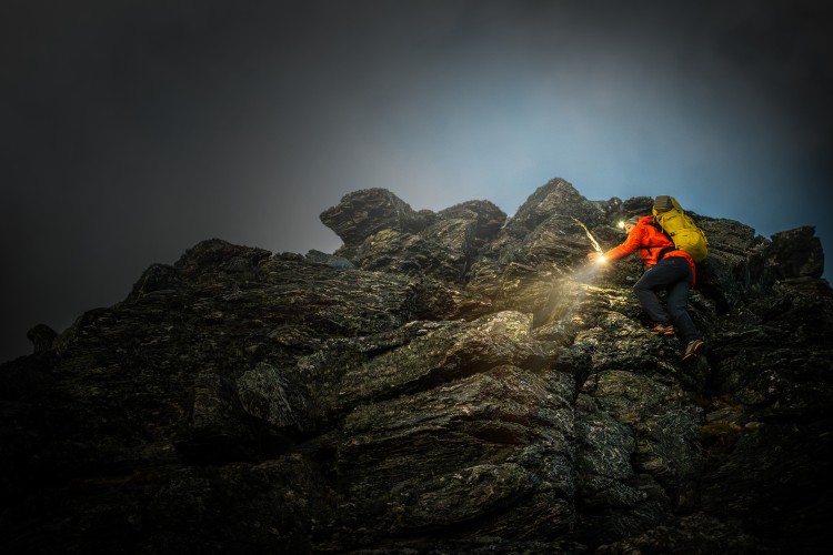 Garmi星空体育官网n 佳明发布安夺Enduro 3超长续航户外运动手表(图3)