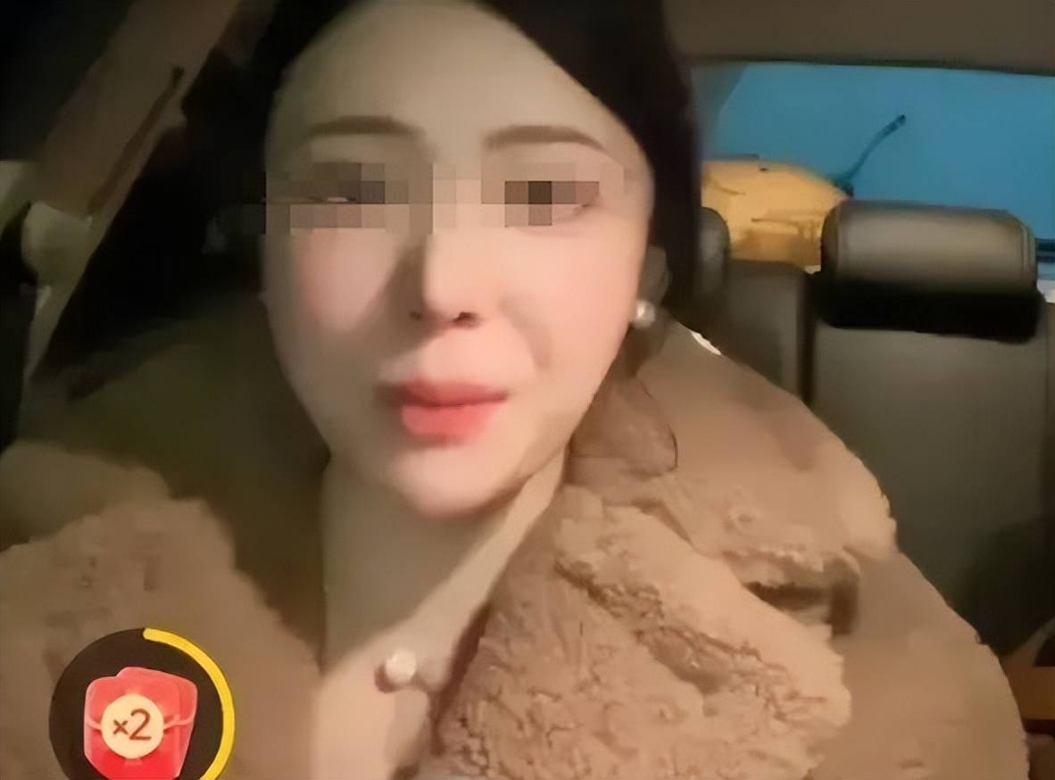 揭发汤医生的黄女士晒出星空体育官网众多照片！长这么漂亮结婚动机却不纯(图1)