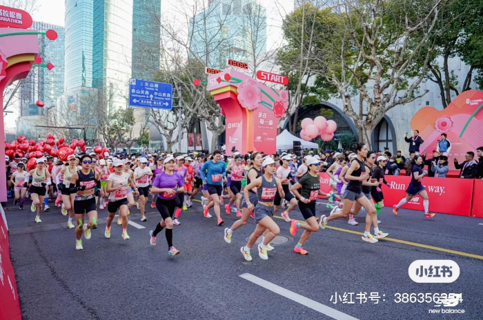 新消费观察女性运动市场火热！多品牌加码助星空体育在线入口力“她运动”(图1)