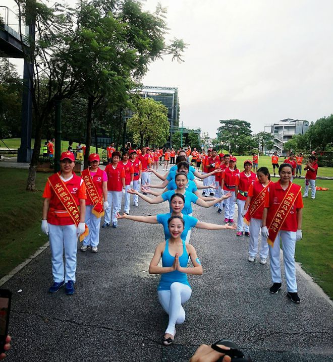 微马人 一家亲风雨星空体育在线入口无阻向前行—深圳龙岗坪地中队微马例跑！(图2)