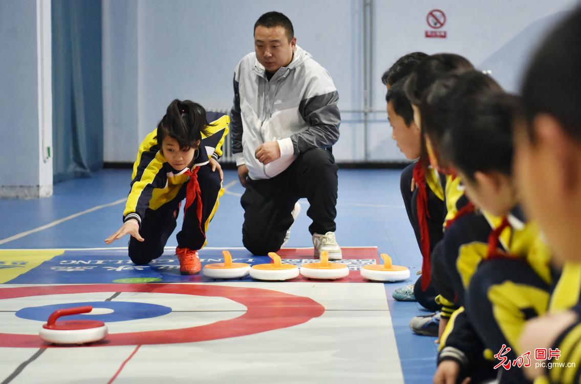 “四季”冰场尽圆冰雪星空体育app运动梦(图3)